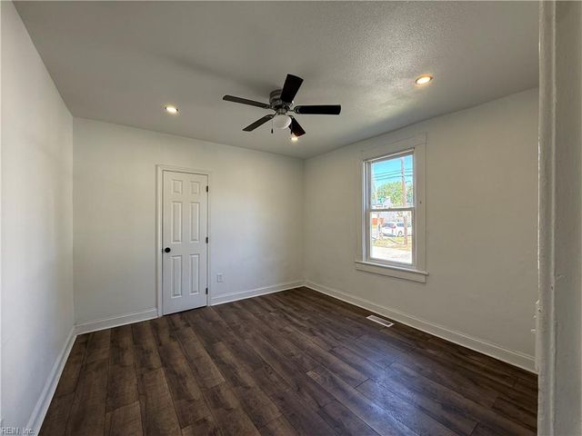 4610 Warwick BLVD, Newport News, VA 23607
