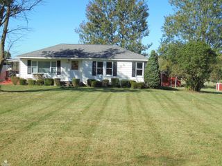 57237 Place Road, Lenox, MI 48048
