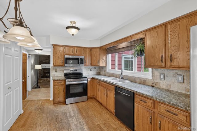 2356 Pineview Court, Flint Charter Township, MI 48433