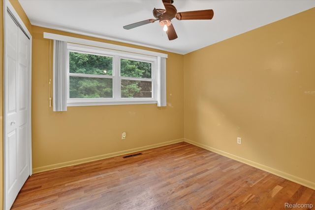 2356 Pineview Court, Flint Charter Township, MI 48433