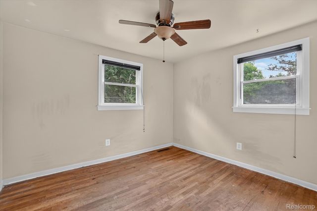 2356 Pineview Court, Flint Charter Township, MI 48433