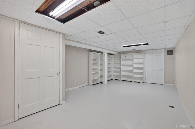 2356 Pineview Court, Flint Charter Township, MI 48433