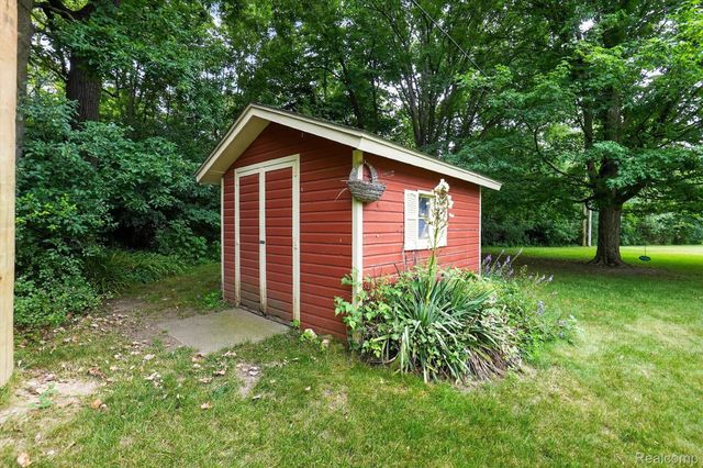2356 Pineview Court, Flint Charter Township, MI 48433