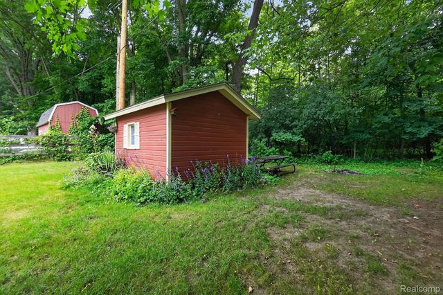 2356 Pineview Court, Flint Charter Township, MI 48433