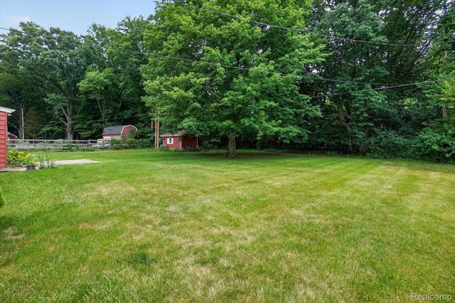 2356 Pineview Court, Flint Charter Township, MI 48433