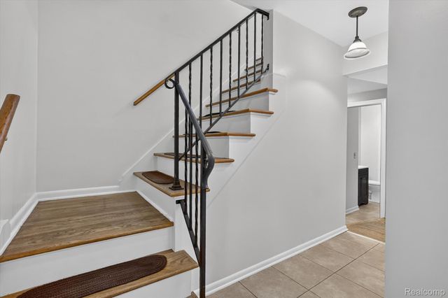 2356 Pineview Court, Flint Charter Township, MI 48433