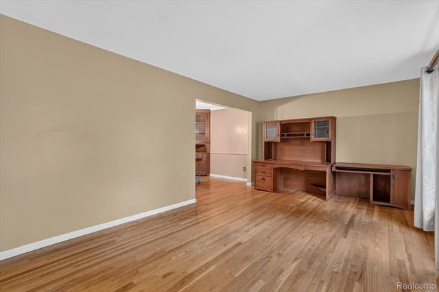 2356 Pineview Court, Flint Charter Township, MI 48433
