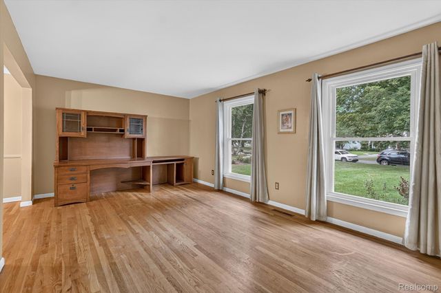 2356 Pineview Court, Flint Charter Township, MI 48433
