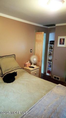 131 E Washington Avenue, Leonardo, NJ 07737