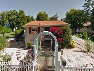 131 E Washington Avenue, Leonardo, NJ 07737