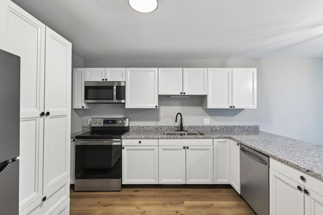 7956 Charles Way, Inver Grove Heights, MN 55076
