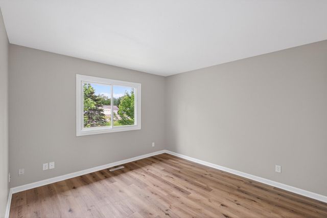 7956 Charles Way, Inver Grove Heights, MN 55076