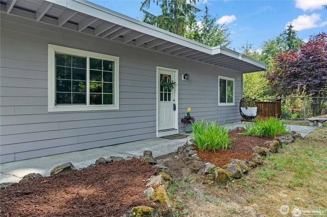 2749 Parkway Drive W, University Place, WA 98466