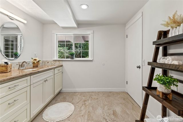 2749 Parkway Drive W, University Place, WA 98466