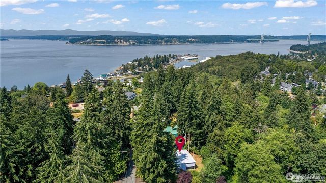 2749 Parkway Drive W, University Place, WA 98466