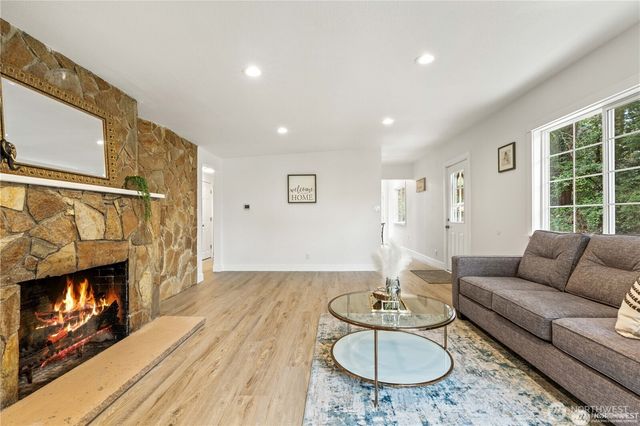 2749 Parkway Drive W, University Place, WA 98466