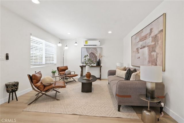 560 La Seda, La Puente, CA 91744