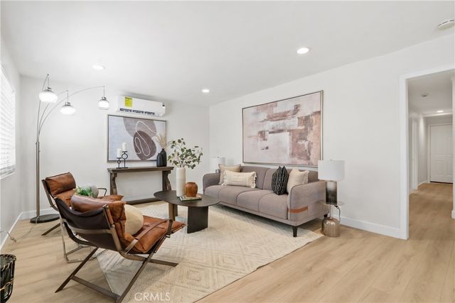 560 La Seda, La Puente, CA 91744