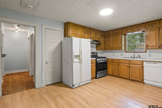 403 Pace Ave, Naples, TX 75568