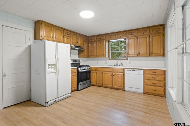 403 Pace Ave, Naples, TX 75568