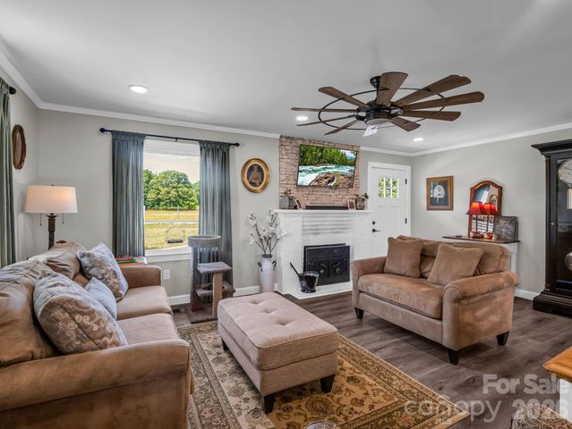 156 Dobbinsville Extension, Ellenboro, NC 28040