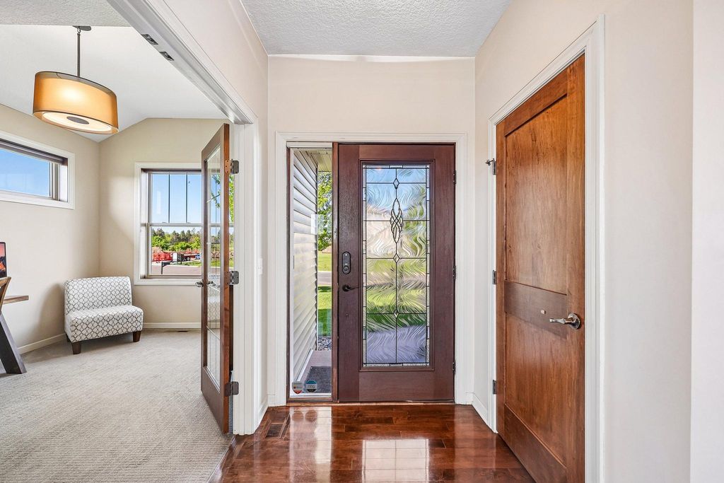 643 Parkside Court, Eagan, MN 55123 — photo 3