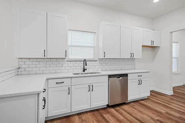 2809 Travis Avenue, Fort Worth, TX 76110