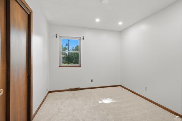 3228 Ella Lane, Manhattan, KS 66502