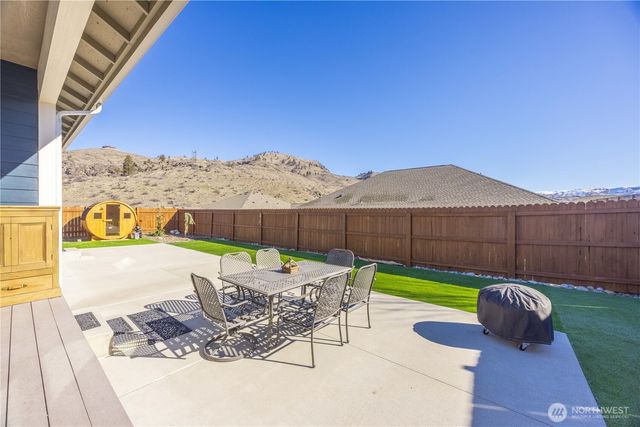 444 Hilltop Place, Chelan, WA 98816