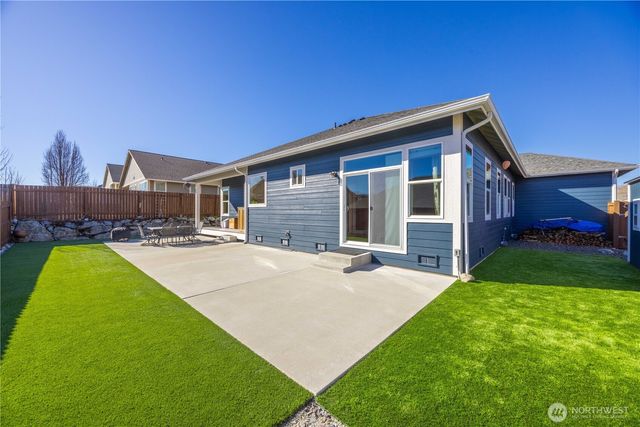 444 Hilltop Place, Chelan, WA 98816