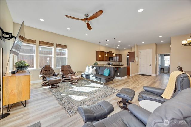 444 Hilltop Place, Chelan, WA 98816