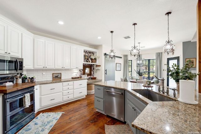 1191 County Road 4516, Castroville, TX 78009