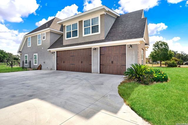 1191 County Road 4516, Castroville, TX 78009