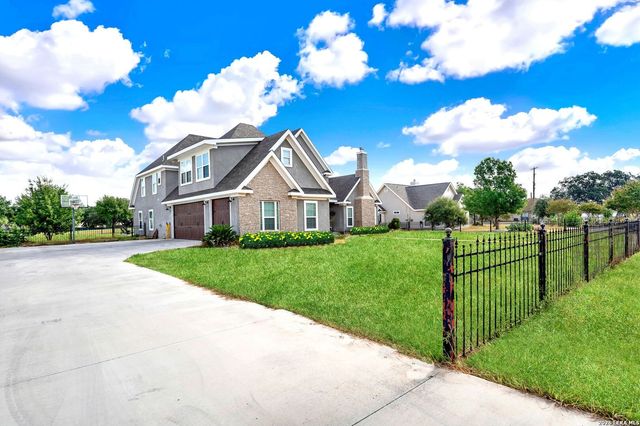 1191 County Road 4516, Castroville, TX 78009