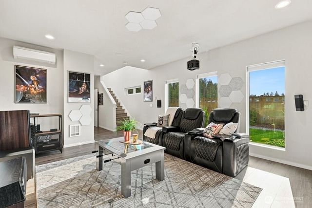 33569 Walnut Avenue SE, Black Diamond, WA 98010