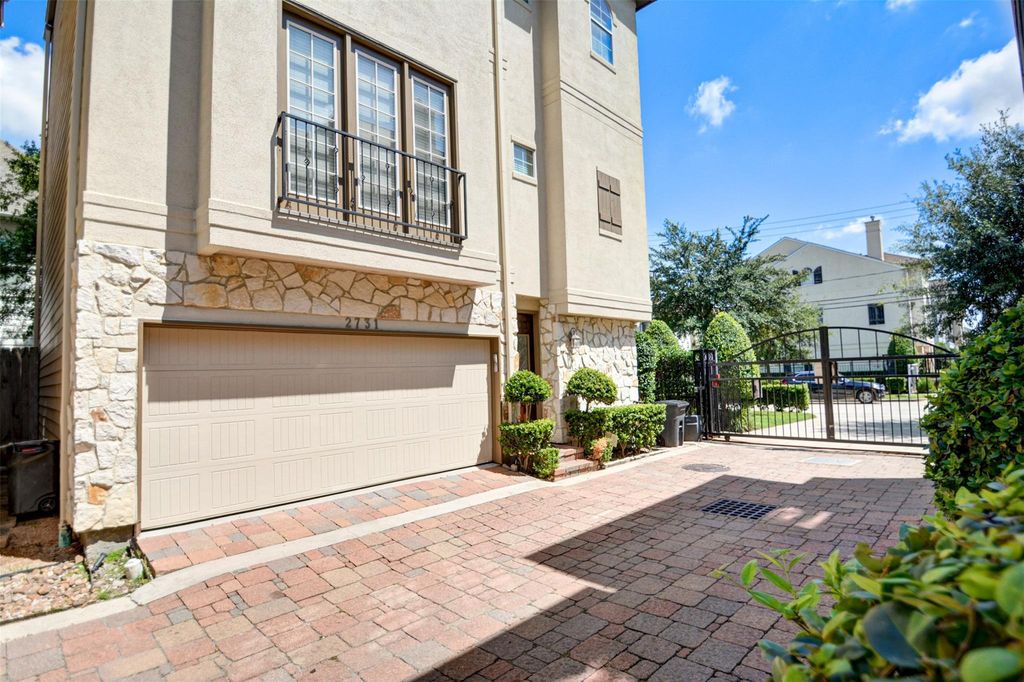 2731 Sherwin Street, Houston, TX 77007