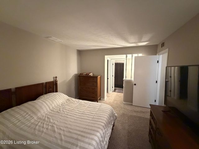 208 Flanders Ct APT 3, Louisville, KY 40218