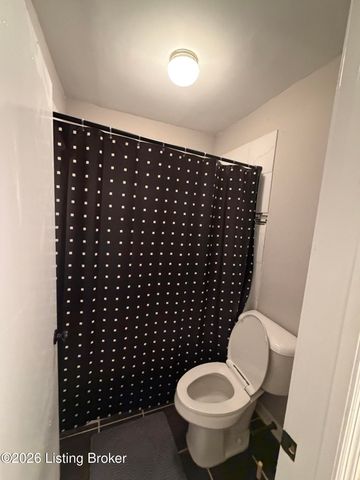 208 Flanders Ct APT 3, Louisville, KY 40218