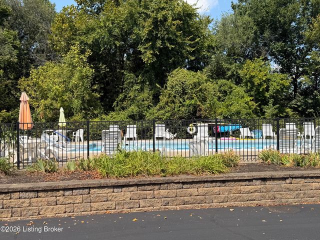 208 Flanders Ct APT 3, Louisville, KY 40218