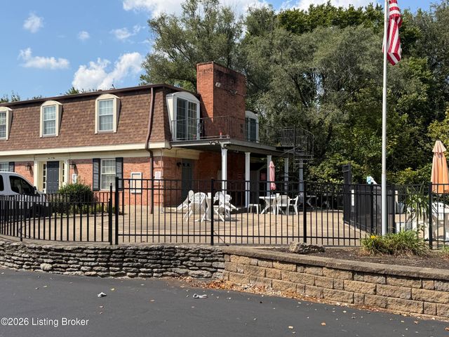 208 Flanders Ct APT 3, Louisville, KY 40218