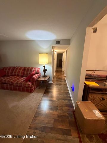 208 Flanders Ct APT 3, Louisville, KY 40218