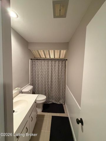 208 Flanders Ct APT 3, Louisville, KY 40218