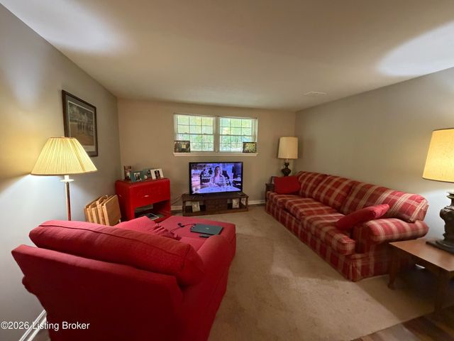 208 Flanders Ct APT 3, Louisville, KY 40218