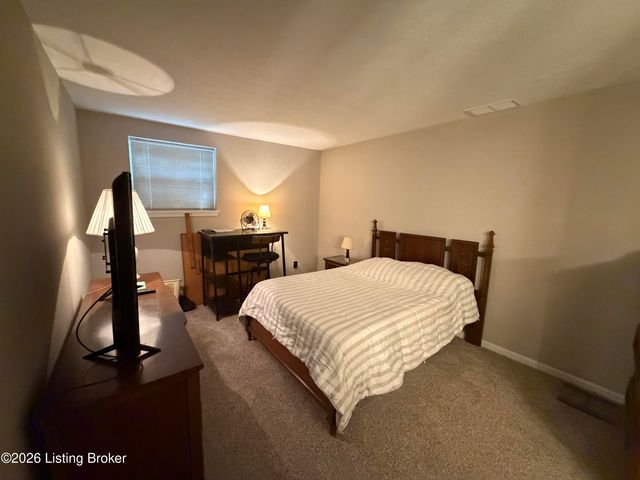 208 Flanders Ct APT 3, Louisville, KY 40218
