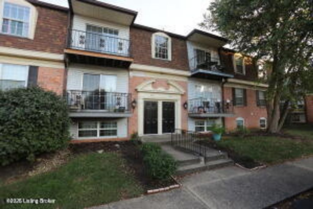 208 Flanders Ct APT 3, Louisville, KY 40218