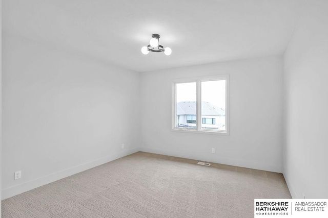 12620 S 78th Avenue, Papillion, NE 68046