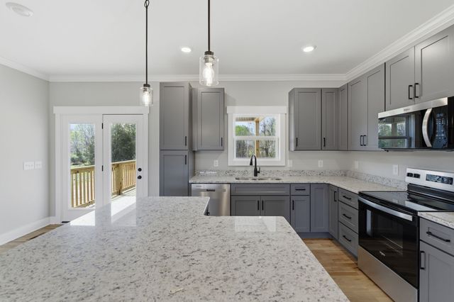 2981 Lights Chapel Rd, Greenbrier, TN 37073