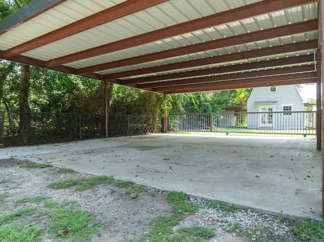 1504 Maple Street, Irving, TX 75060