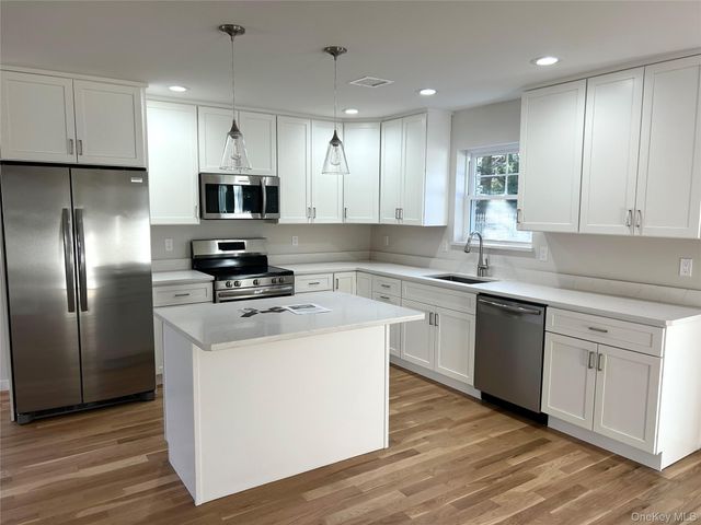 20 10th Street, Ronkonkoma, NY 11790