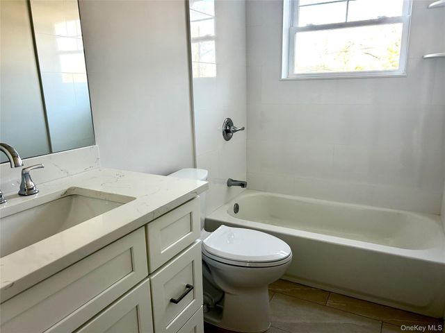 20 10th Street, Ronkonkoma, NY 11790